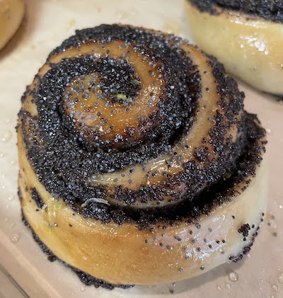 Sweet Poppy Seed Bun